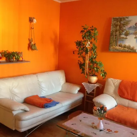 Nueva Fiesta Apartment *
